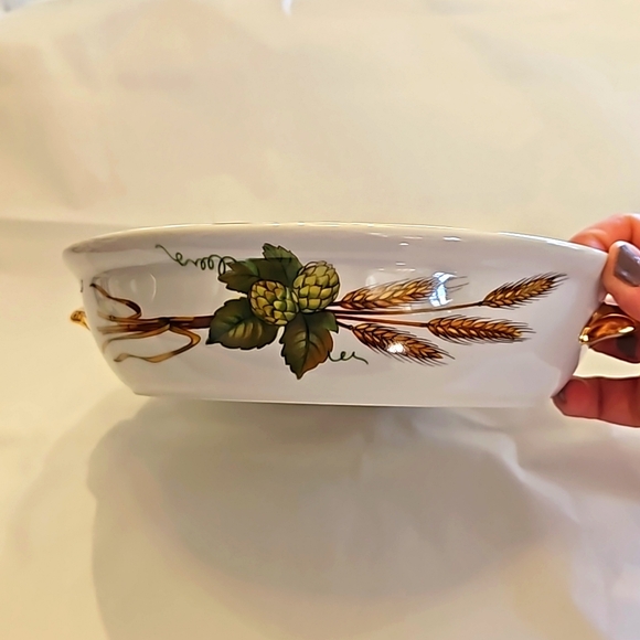 Evesham Gold Covered Casserole. - Picture 8 of 9